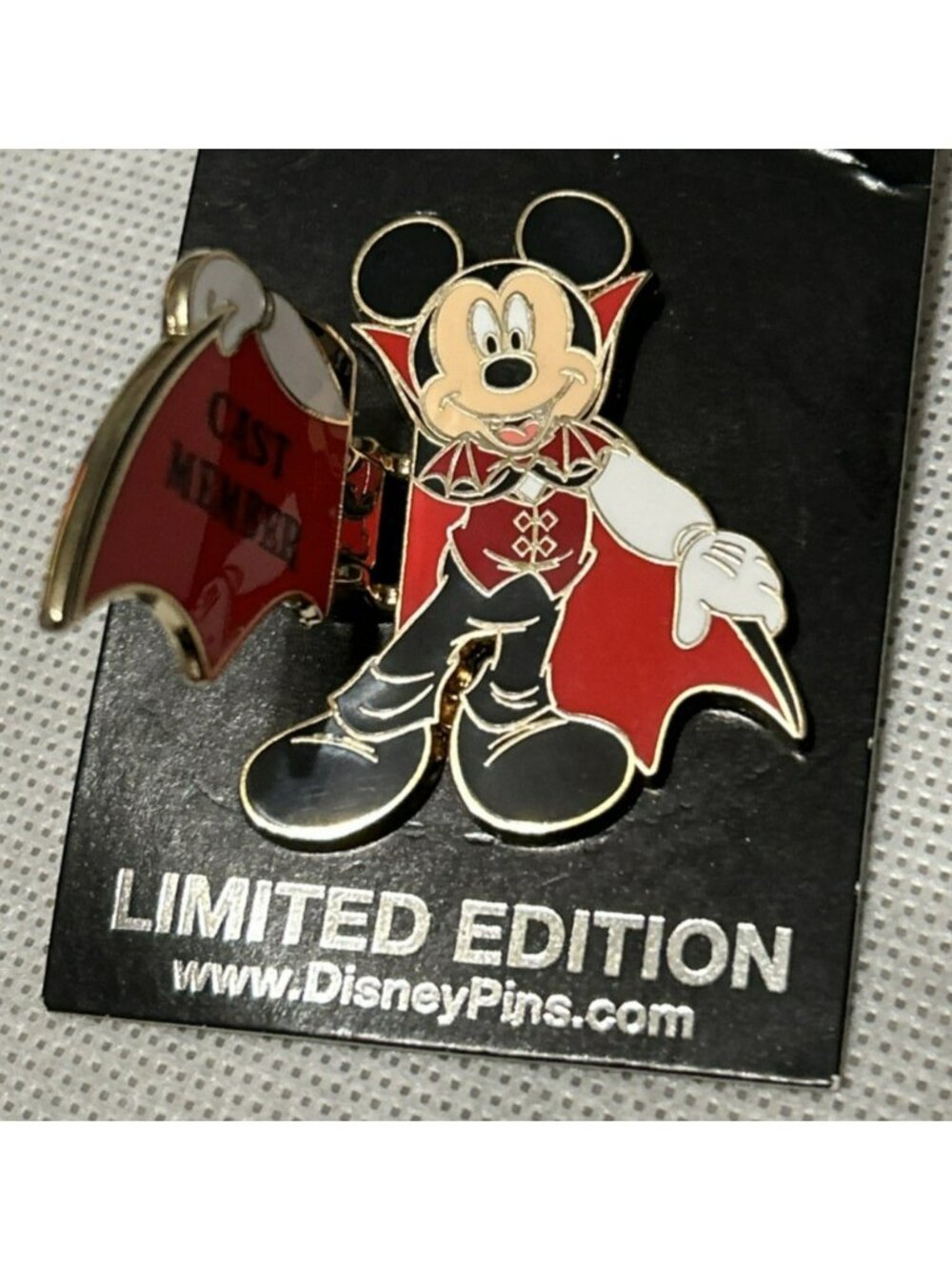 Disney Pin 87170 Cast Exclusive Mickey Mouse Vampire Halloween 2011 LE 1750 - Picture 2 of 4